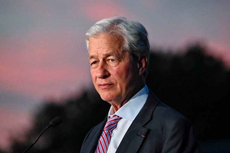 Sen. Warren Asks Jamie Dimon About JPMorgan’s ‘Extended’ Relationship With Epstein